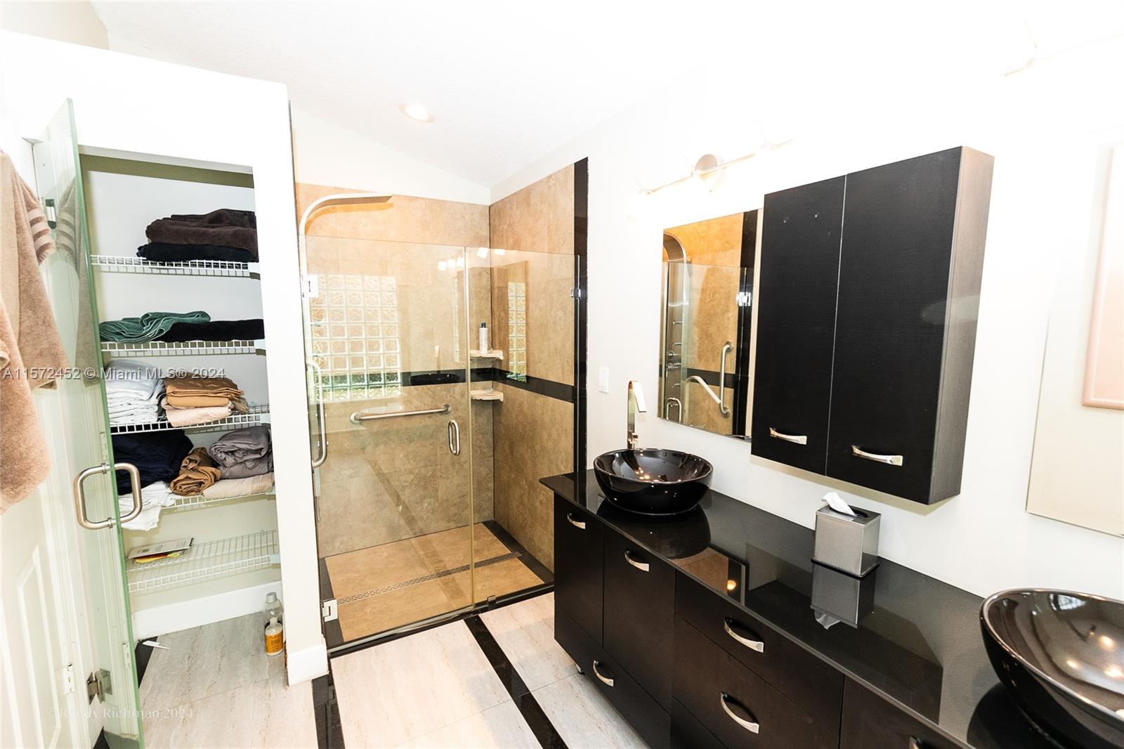 EMBASSY LAKES - Residential