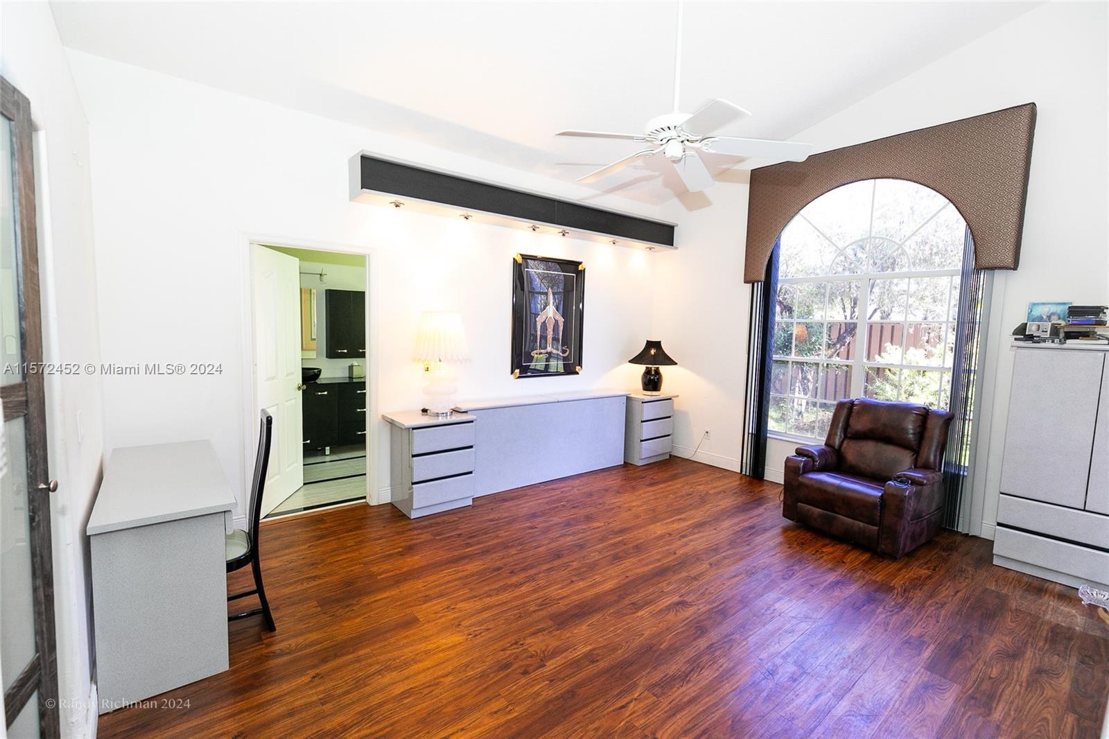 EMBASSY LAKES - Residential