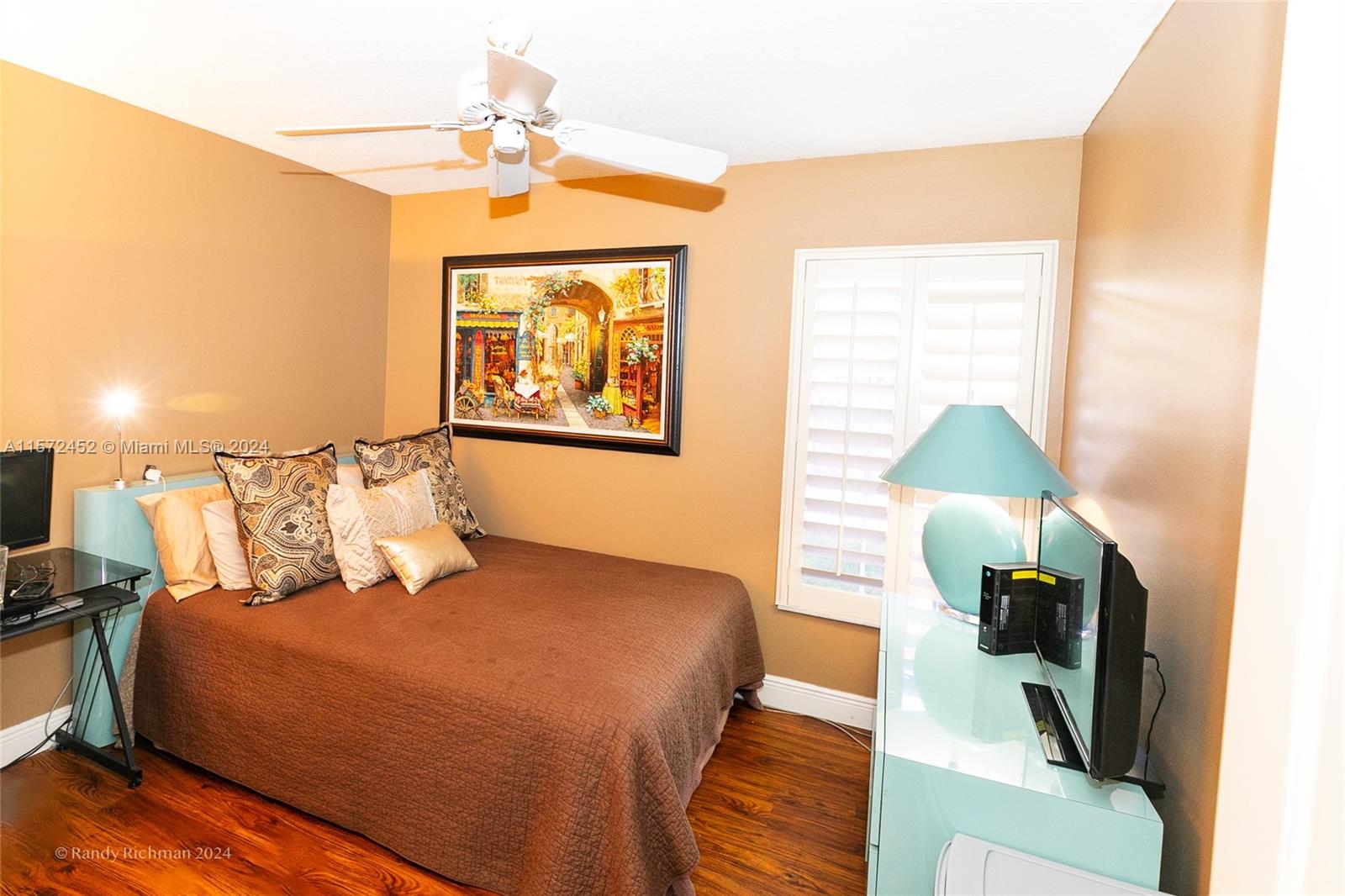 EMBASSY LAKES - Residential