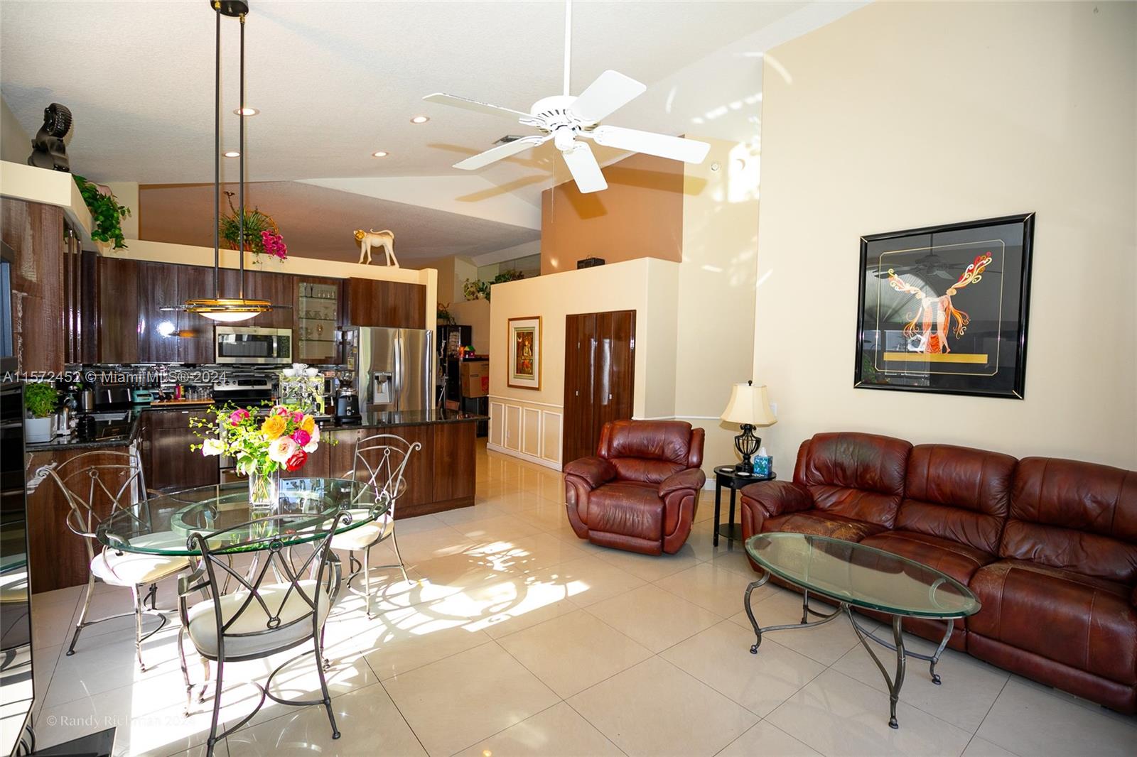 EMBASSY LAKES - Residential