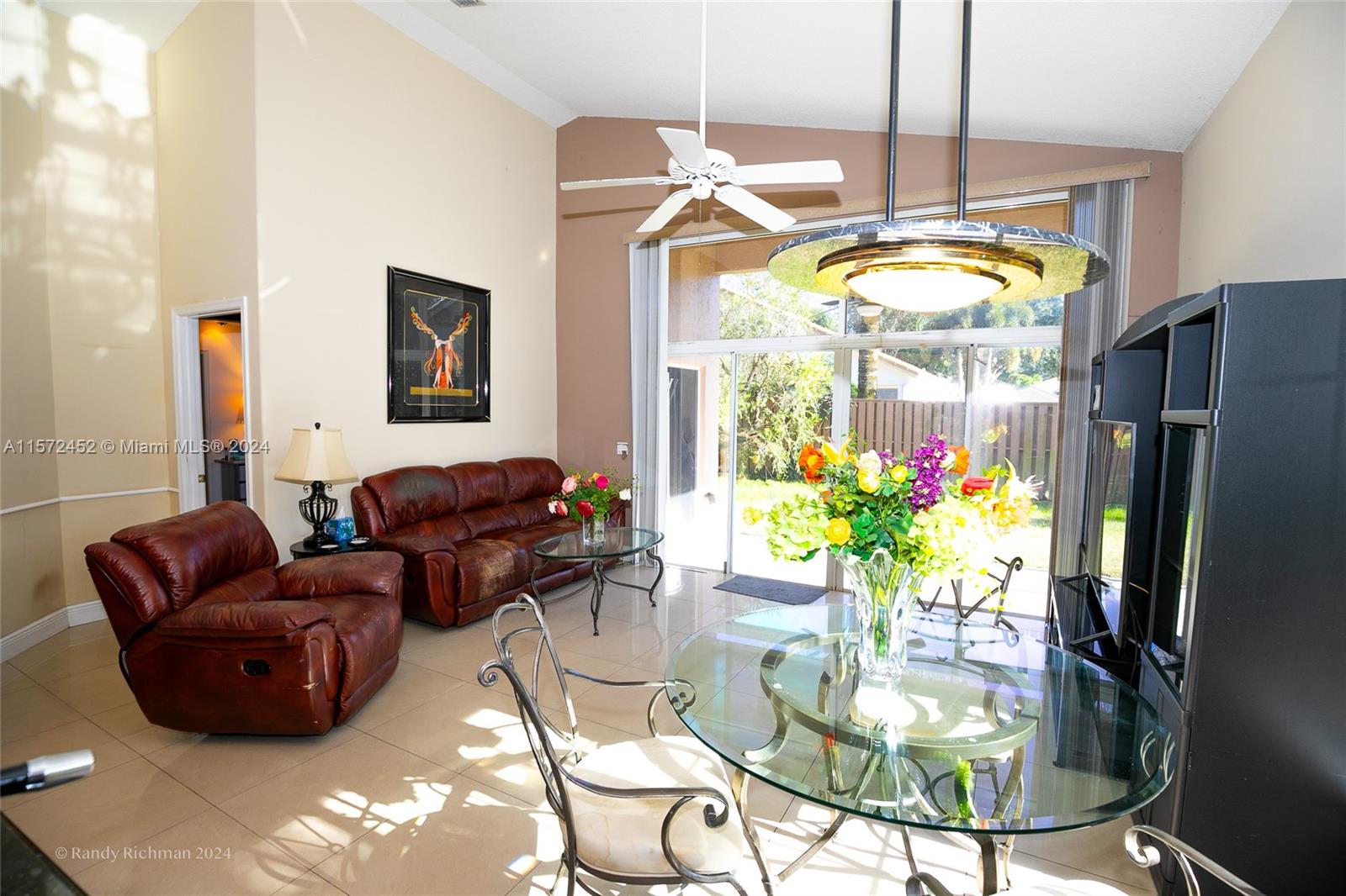 EMBASSY LAKES - Residential