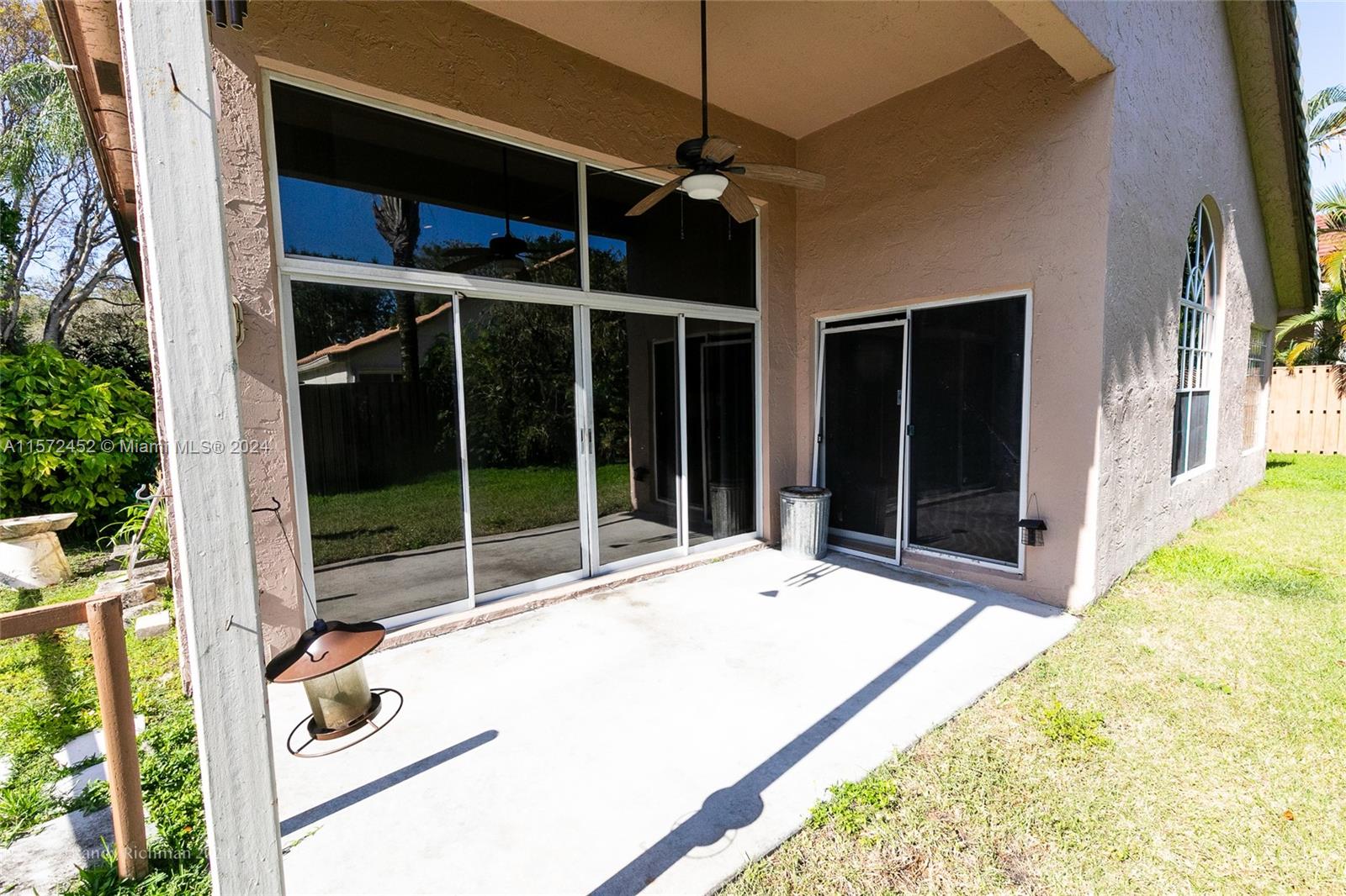 EMBASSY LAKES - Residential