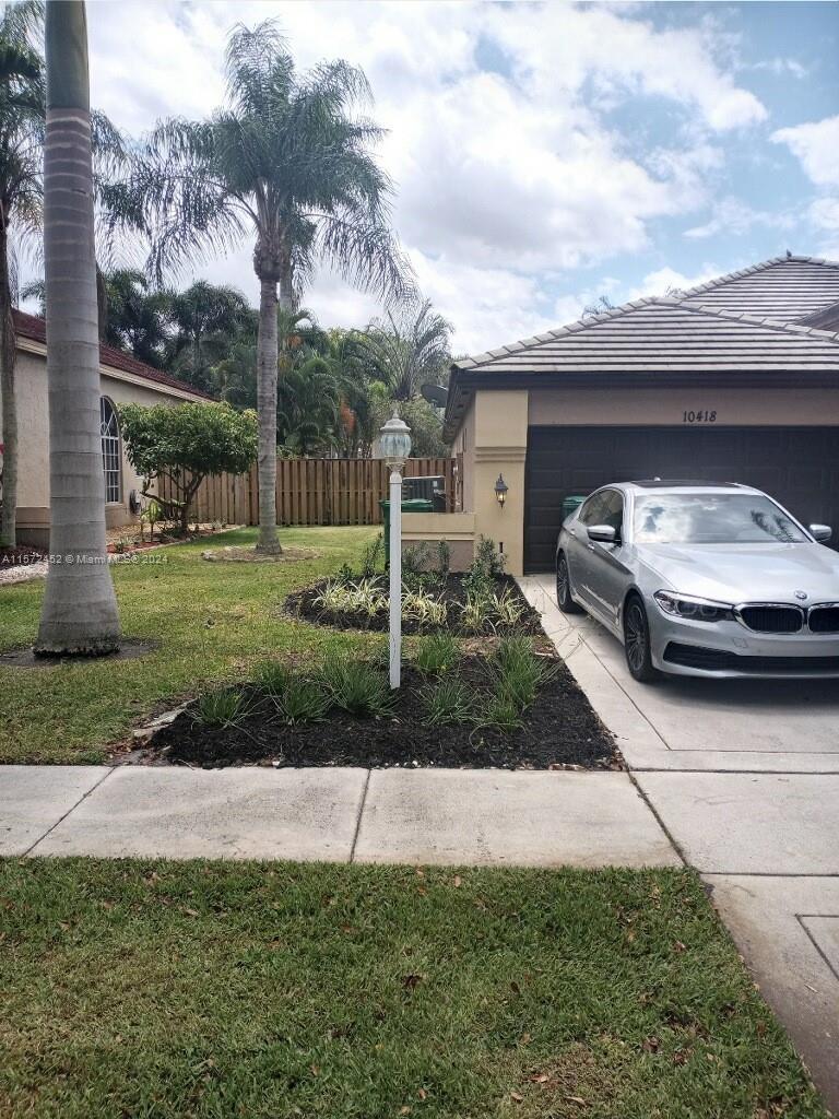 EMBASSY LAKES - Residential