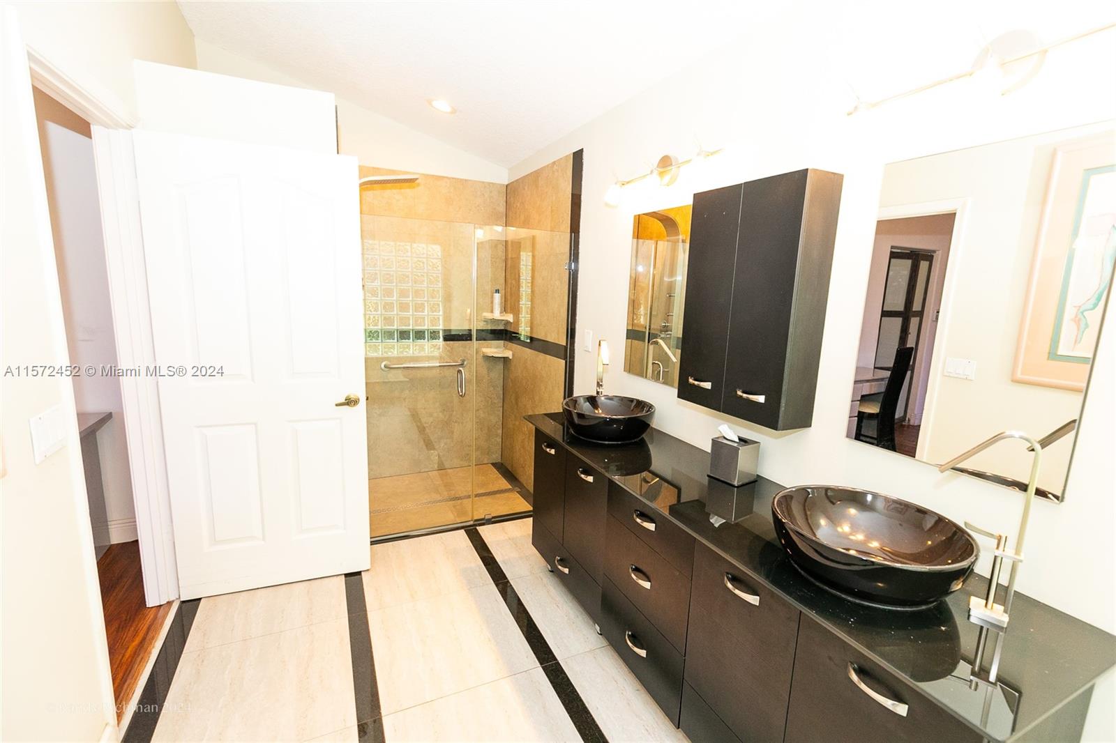 EMBASSY LAKES - Residential