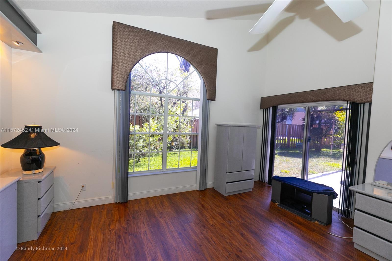 EMBASSY LAKES - Residential