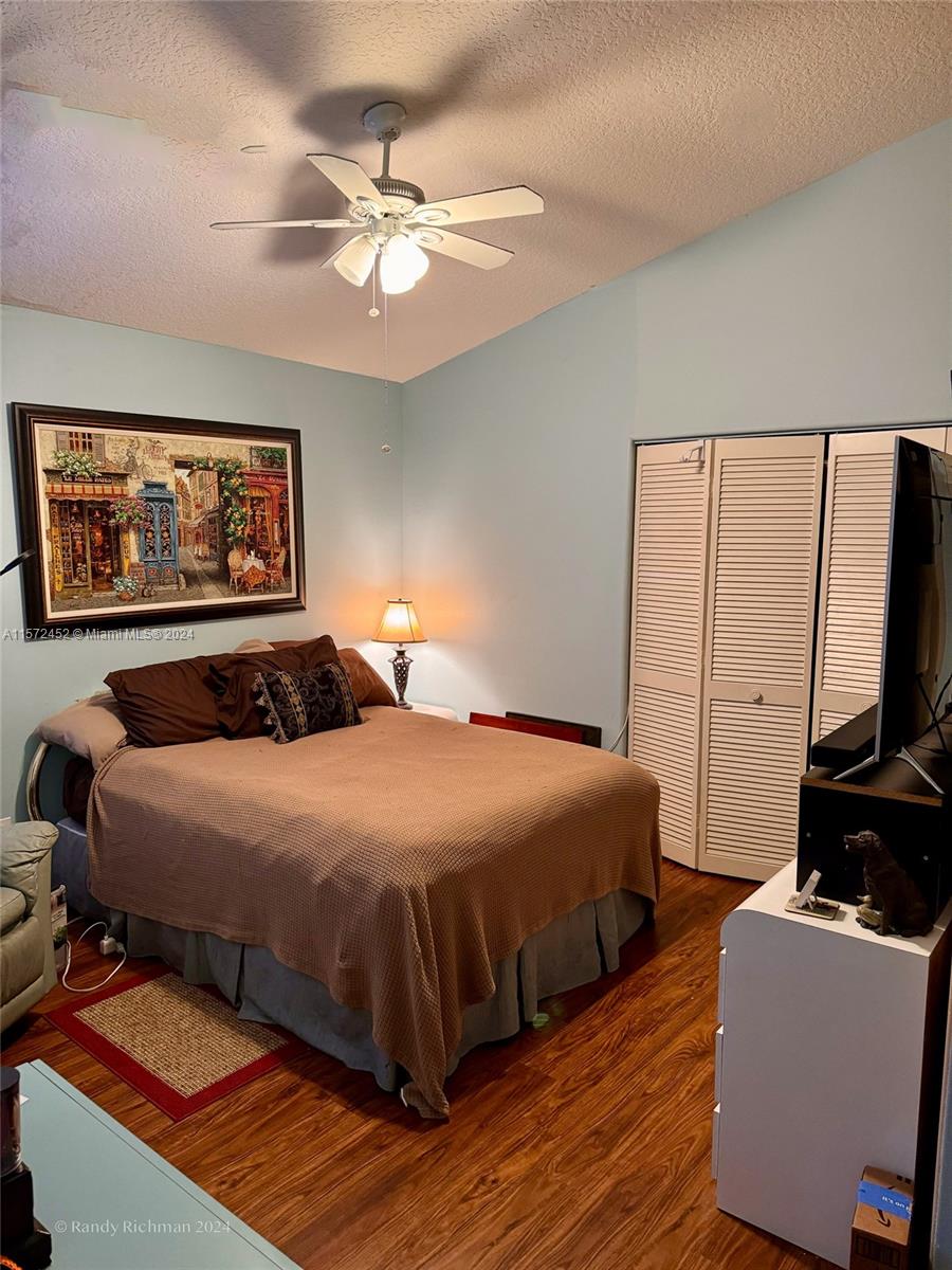 EMBASSY LAKES - Residential