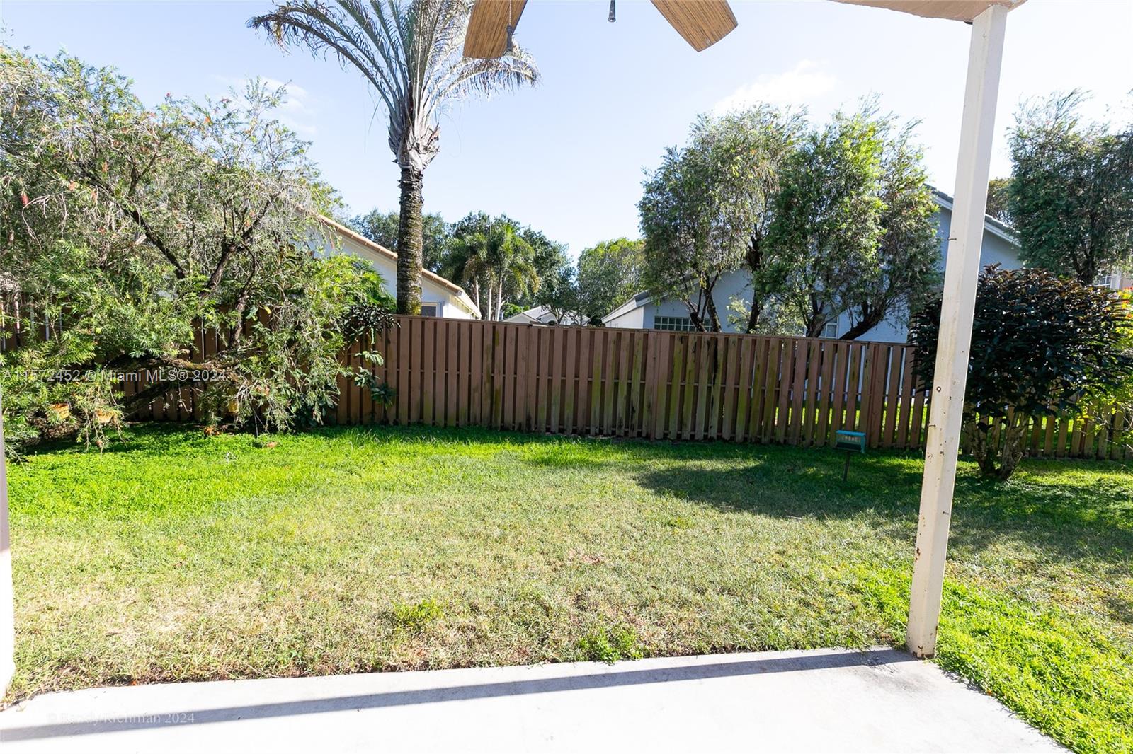 EMBASSY LAKES - Residential