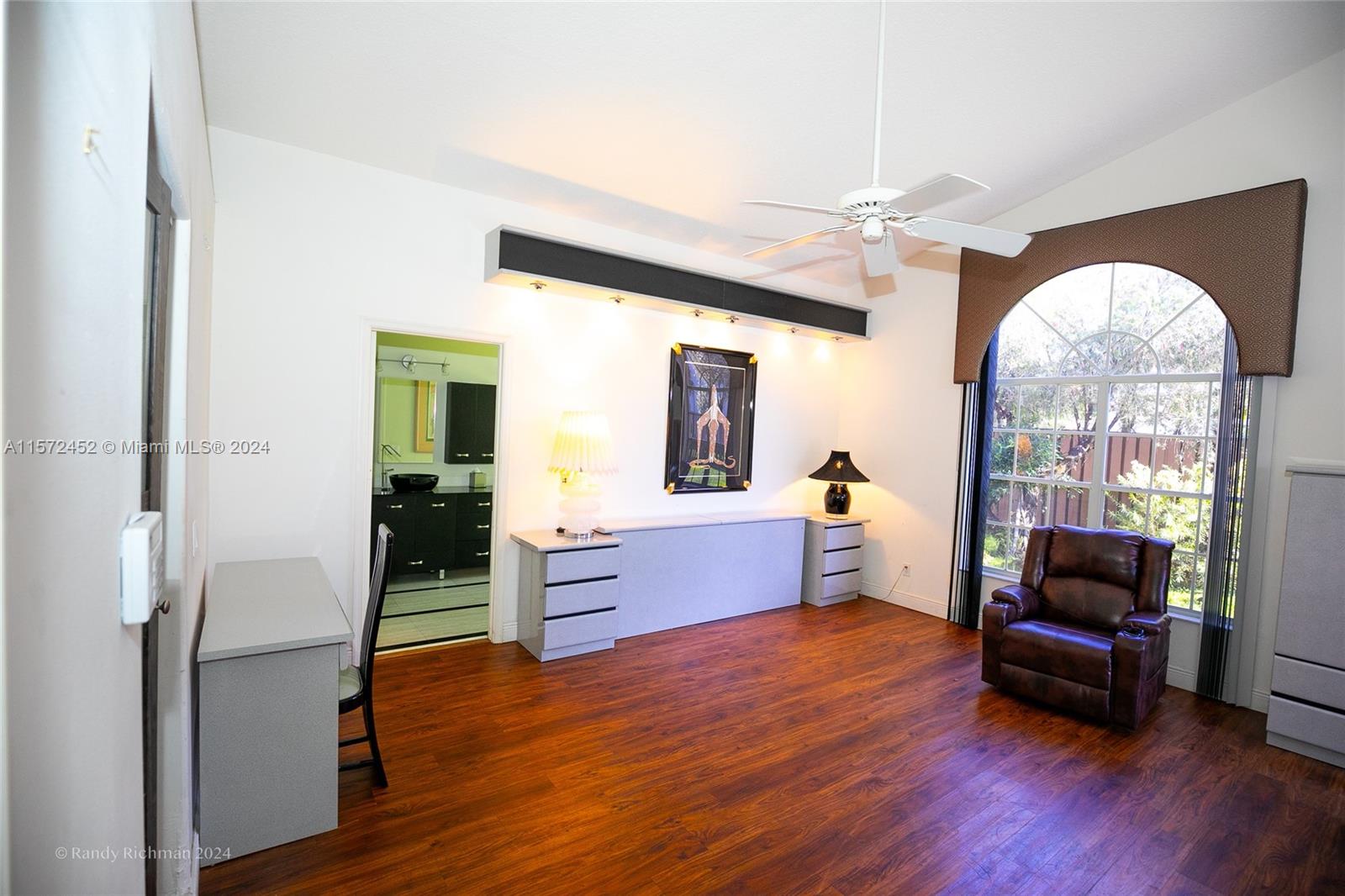 EMBASSY LAKES - Residential