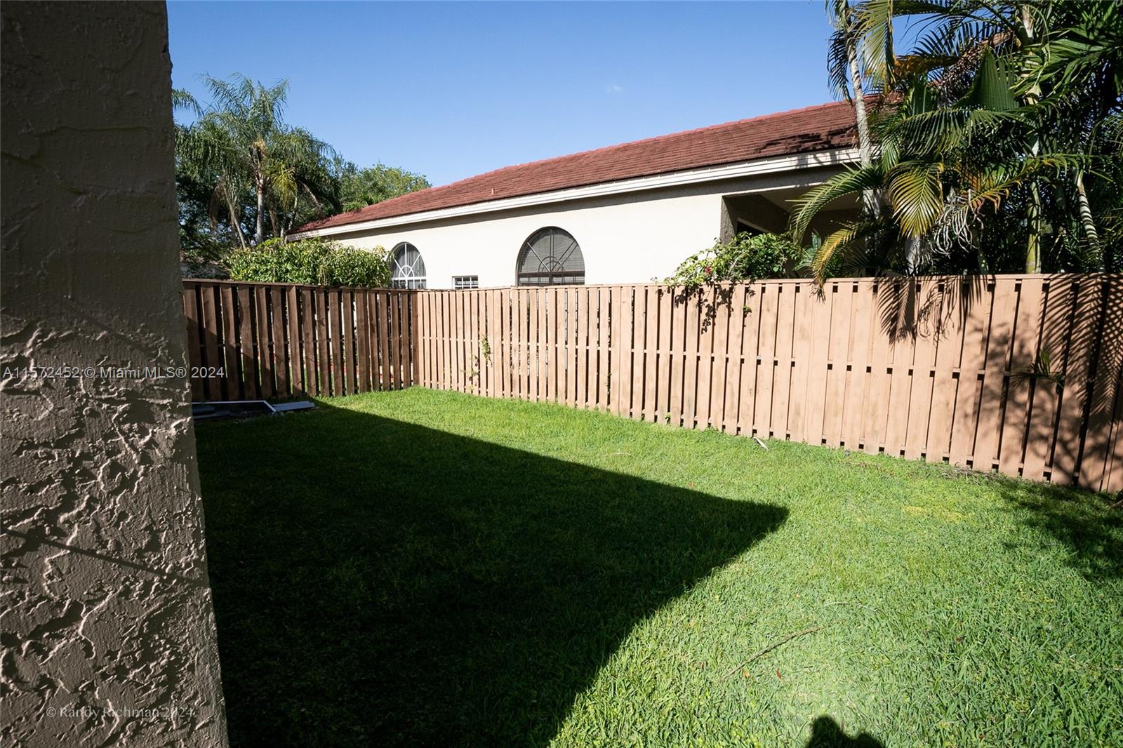 EMBASSY LAKES - Residential
