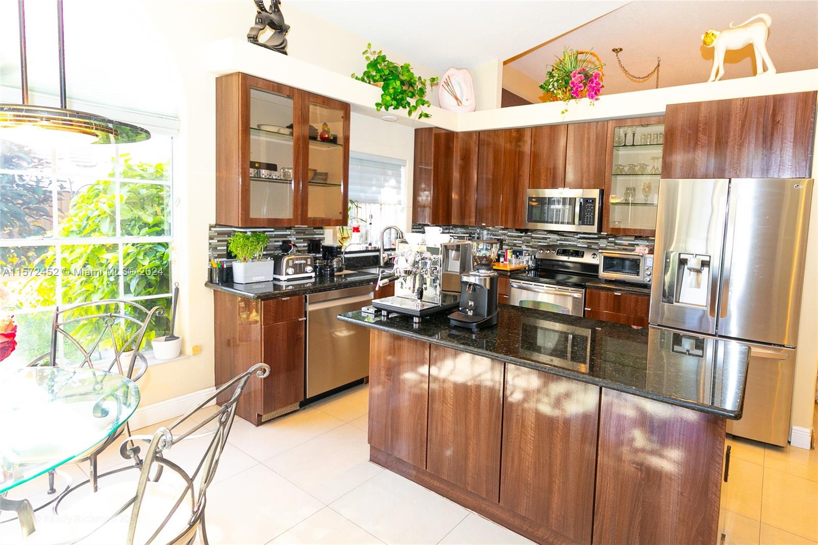EMBASSY LAKES - Residential