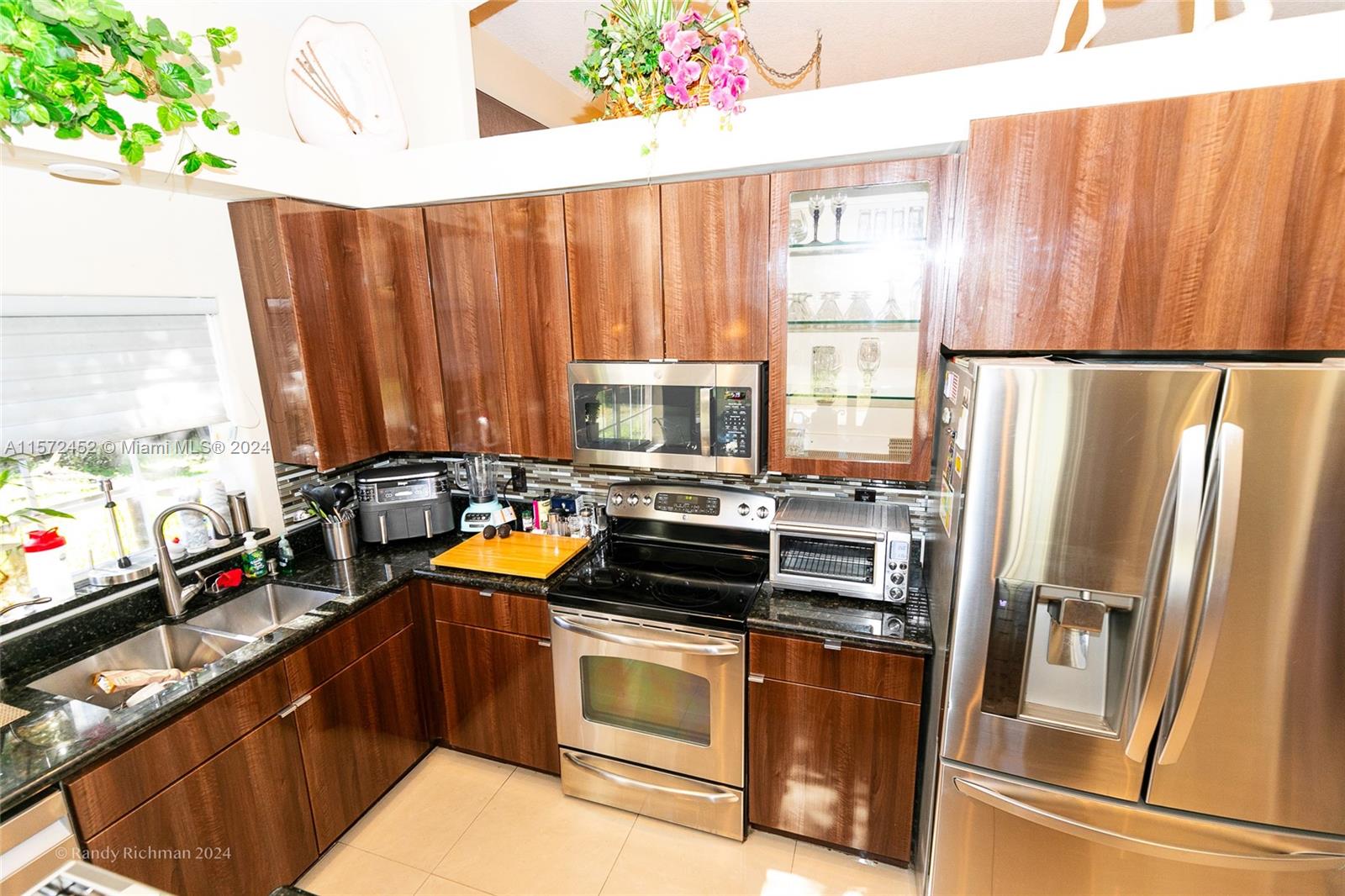 EMBASSY LAKES - Residential