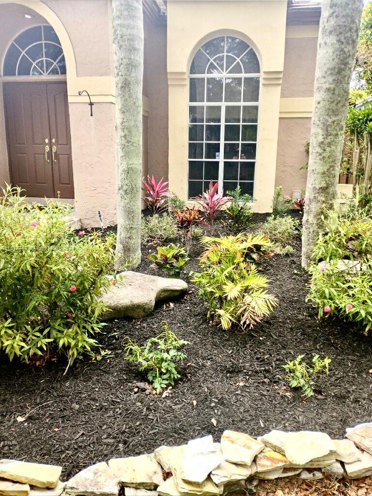 EMBASSY LAKES - Residential