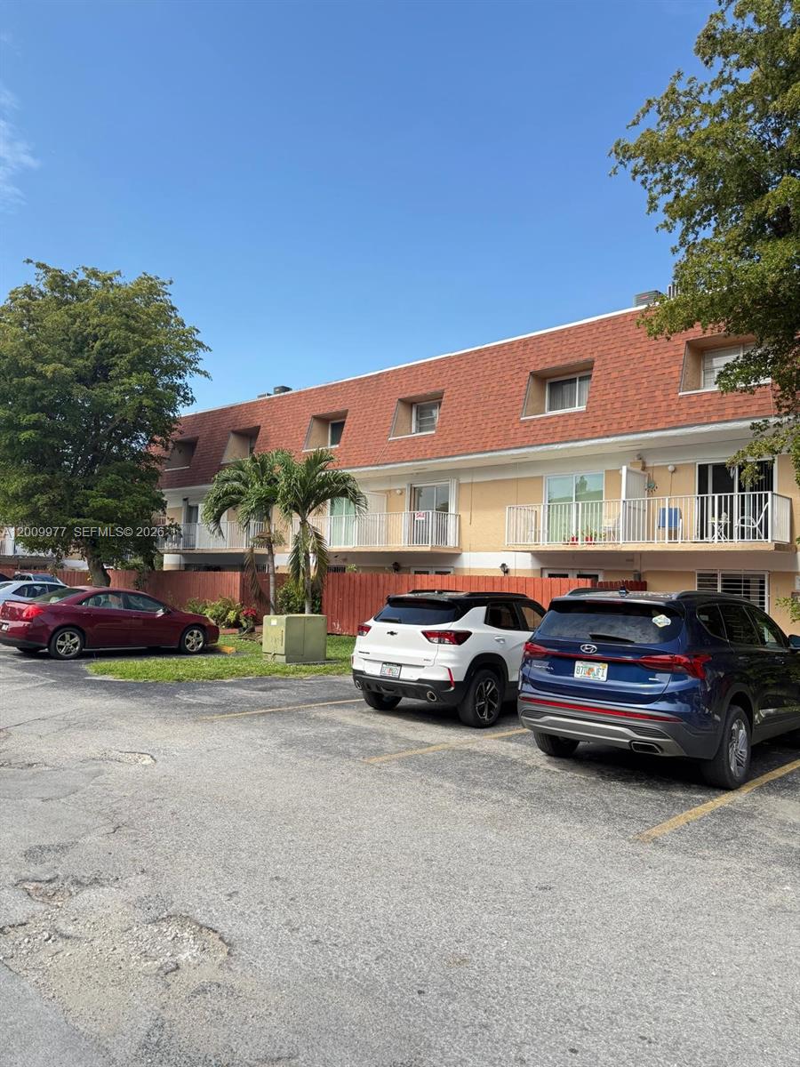 LAGUNA CLUB EAST CONDO - Residential