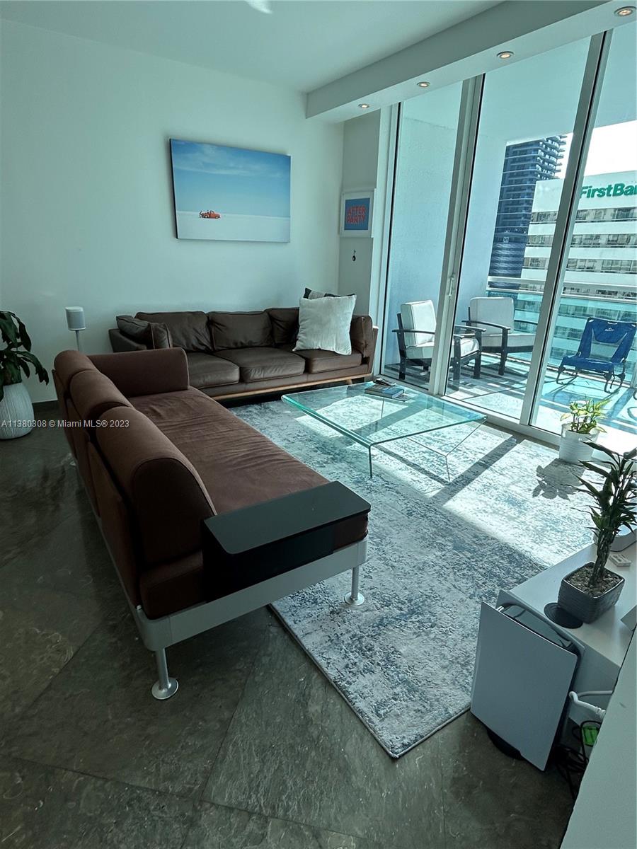 THE PLAZA 851 BRICKELL CO - Residential Lease
