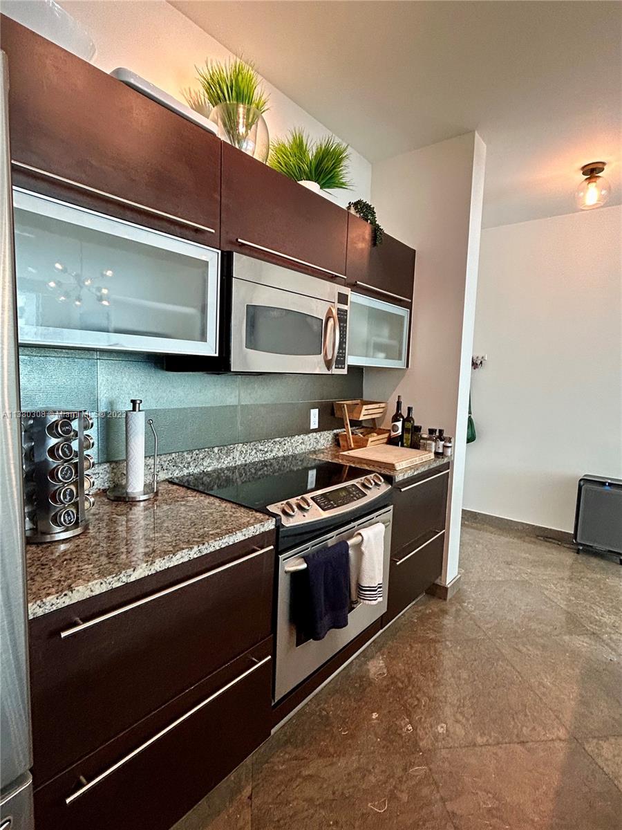 THE PLAZA 851 BRICKELL CO - Residential Lease