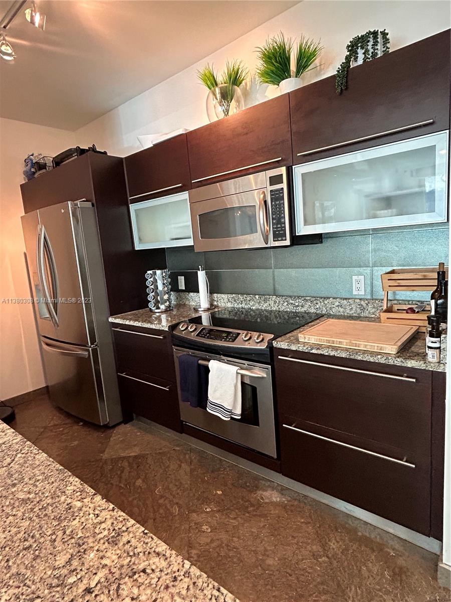 THE PLAZA 851 BRICKELL CO - Residential Lease