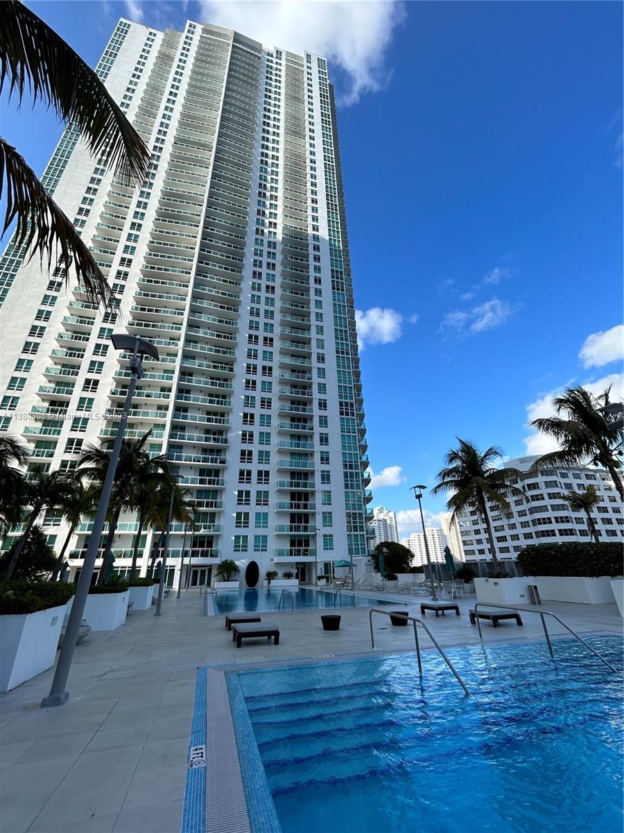 THE PLAZA 851 BRICKELL CO - Residential Lease