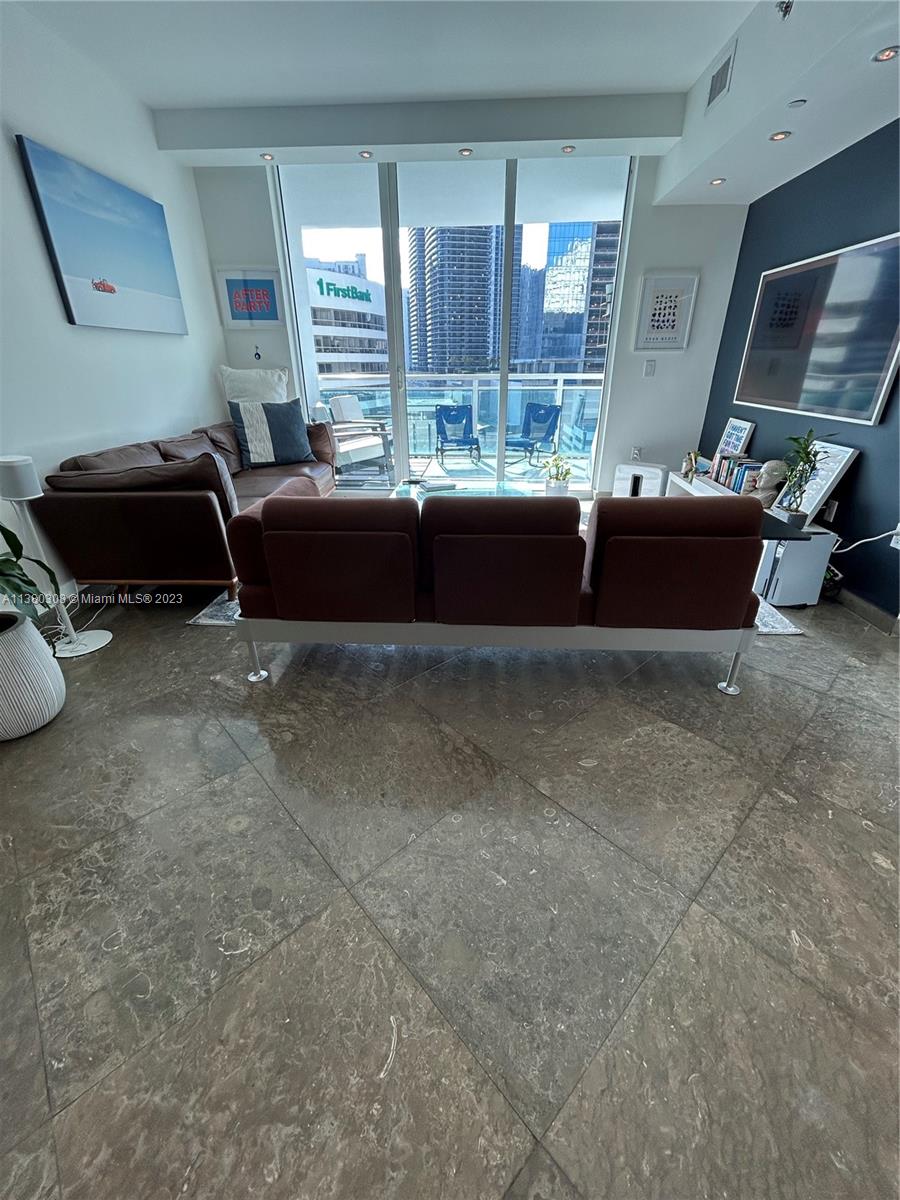 THE PLAZA 851 BRICKELL CO - Residential Lease