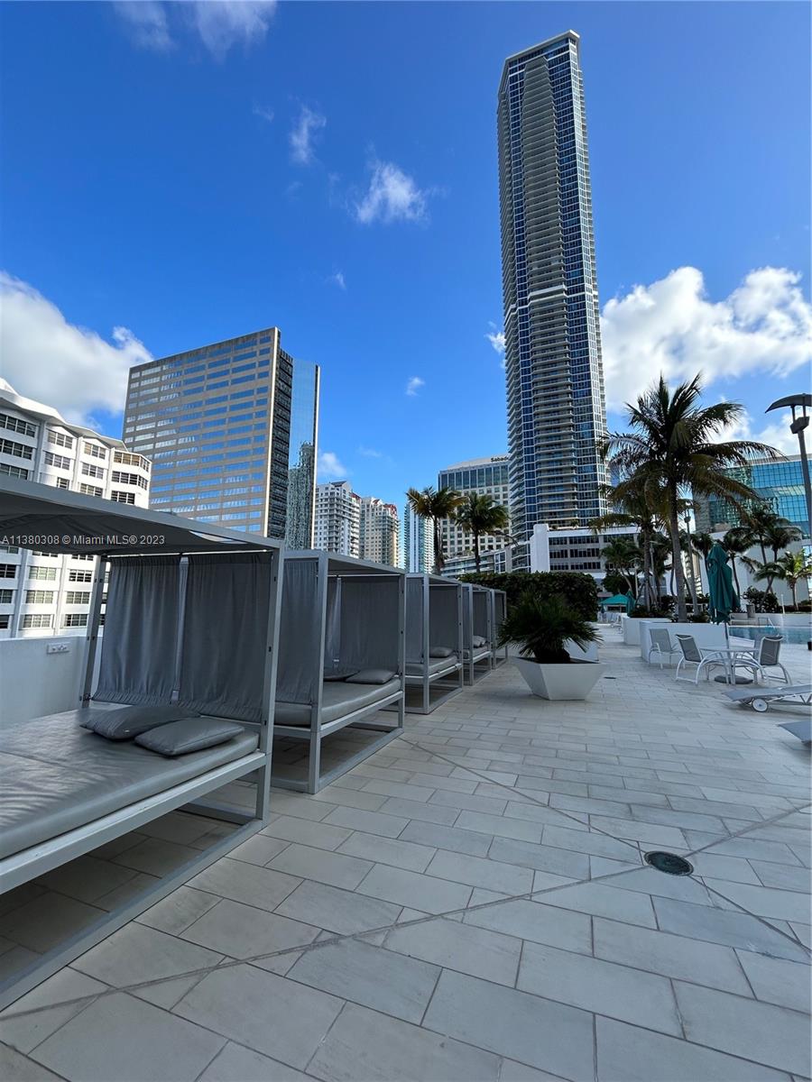 THE PLAZA 851 BRICKELL CO - Residential Lease