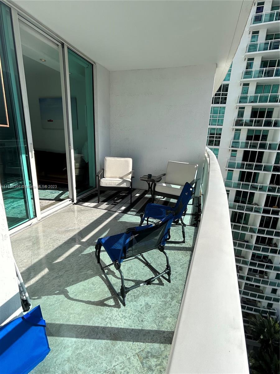 THE PLAZA 851 BRICKELL CO - Residential Lease