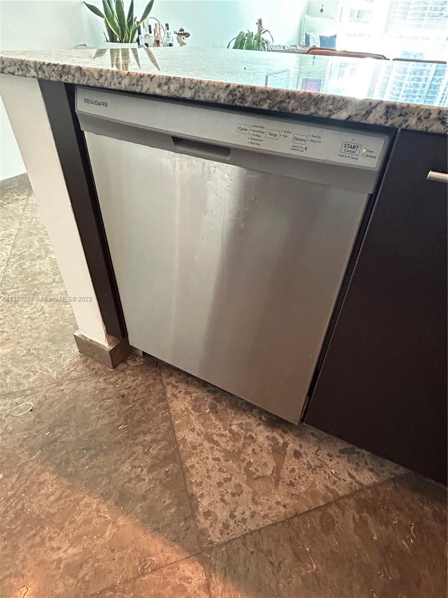 THE PLAZA 851 BRICKELL CO - Residential Lease
