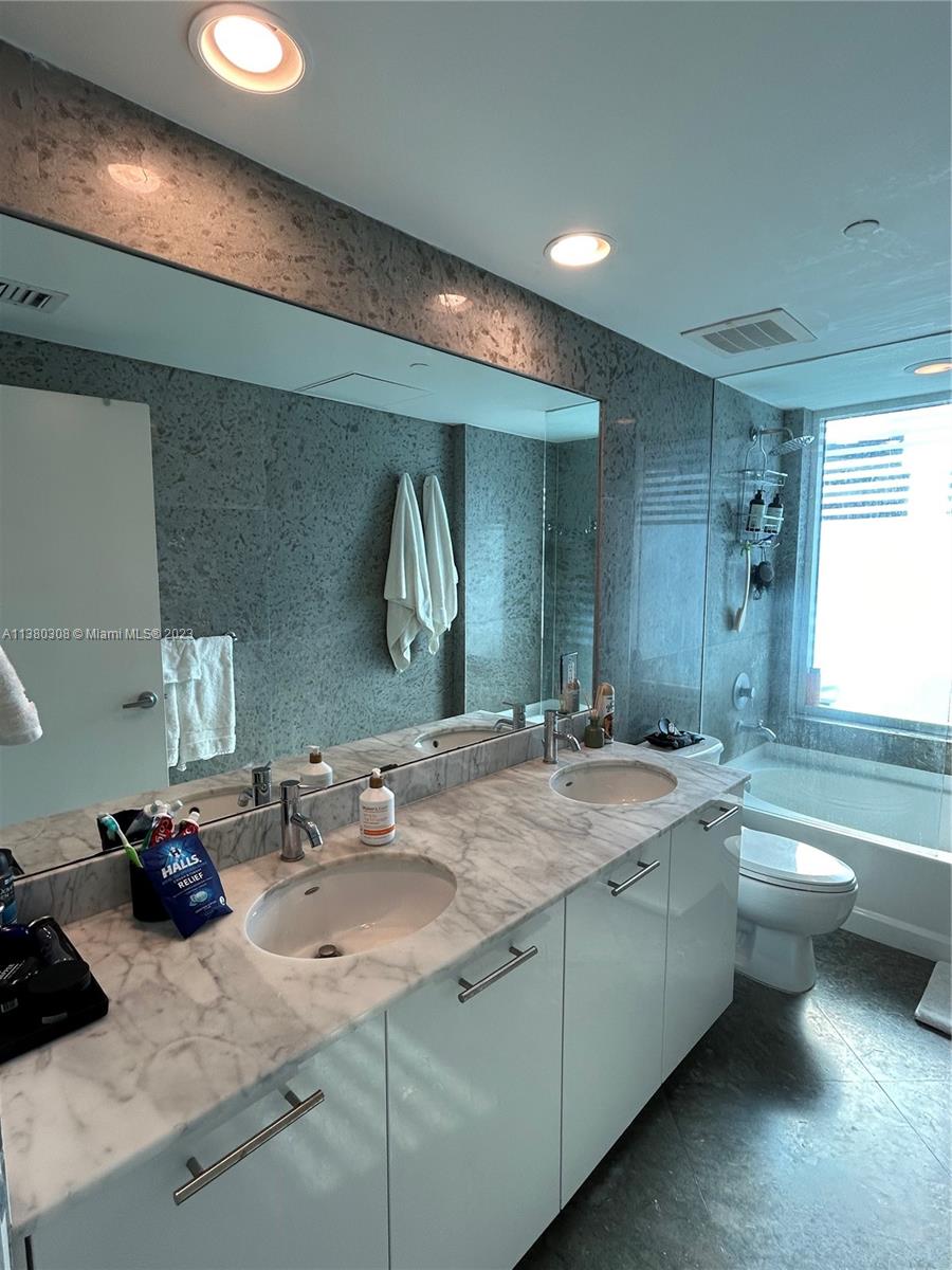 THE PLAZA 851 BRICKELL CO - Residential Lease