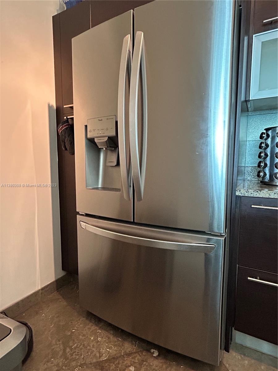 THE PLAZA 851 BRICKELL CO - Residential Lease