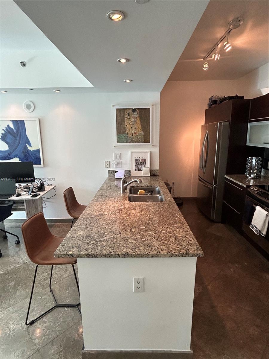 THE PLAZA 851 BRICKELL CO - Residential Lease