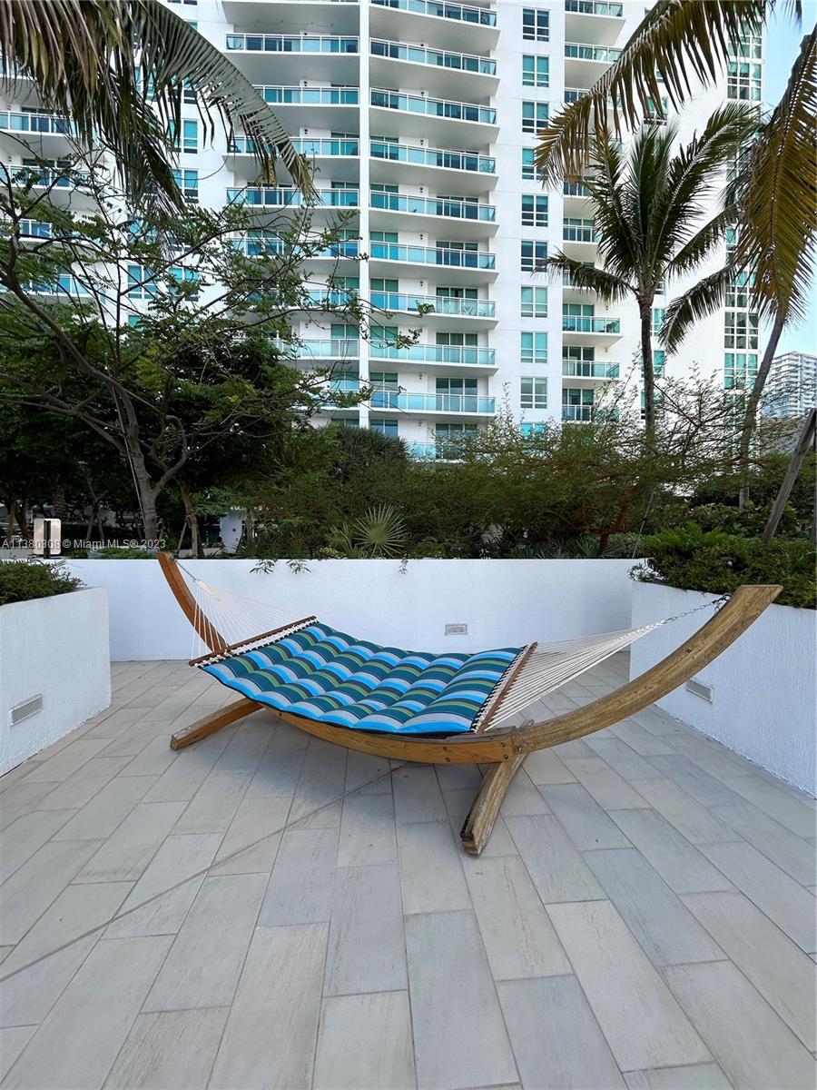 THE PLAZA 851 BRICKELL CO - Residential Lease