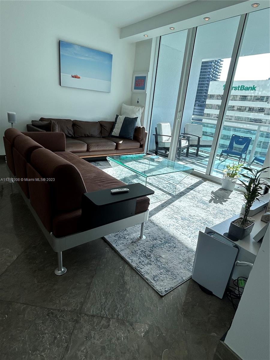 THE PLAZA 851 BRICKELL CO - Residential Lease