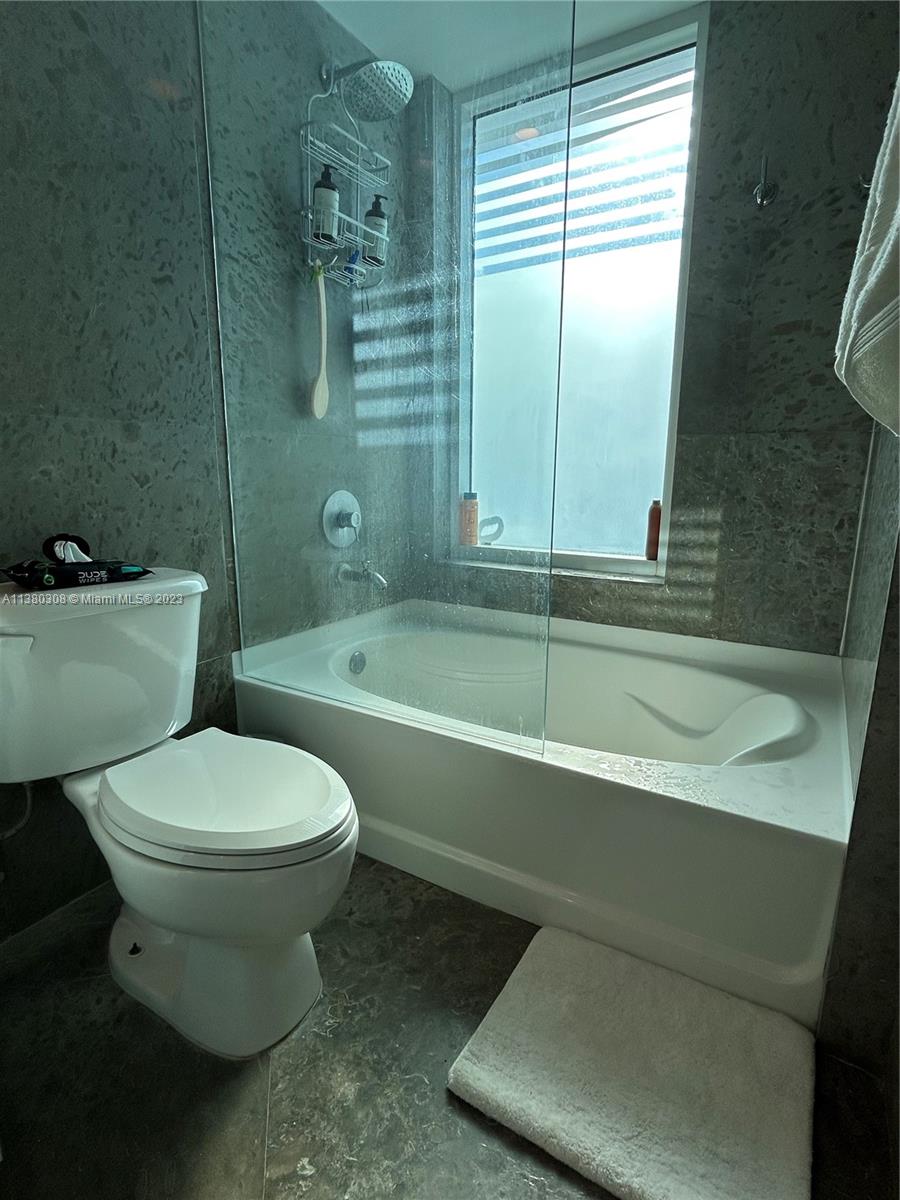THE PLAZA 851 BRICKELL CO - Residential Lease