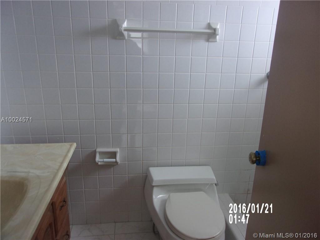 Tamarac Lakes 58-40 B - Residential Lease