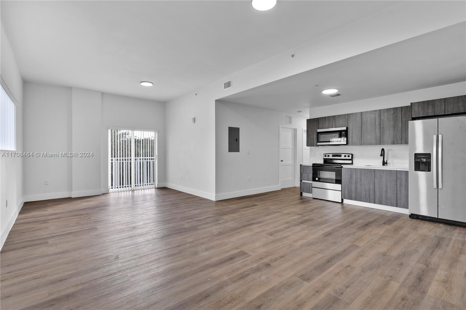 LAWRENCE ESTATE LAND CO - Residential Lease
