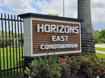 Spectacular corner location with pool view at the gated Horizons East Community. Located on 3rd floor, featuring 2 Bedroom and 2 Bathroom and 965 SqFt of living space. Well-kept kitchen and baths and large screened-in balcony and storage room. Excellent community with 24 hr guard at the gate, security patrols, laundry facilities and multiple amenities such pools, tennis courts, billiard room and clubhouse. Across the street from park, minutes away from Baptist Hospital, Dadeland Mall, great schools and shops.