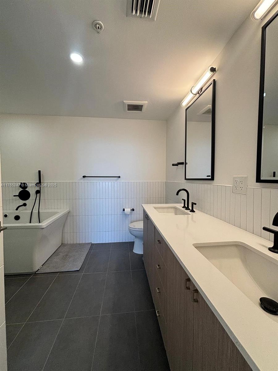 PUERTA DE PALMAS CONDO - Residential Lease