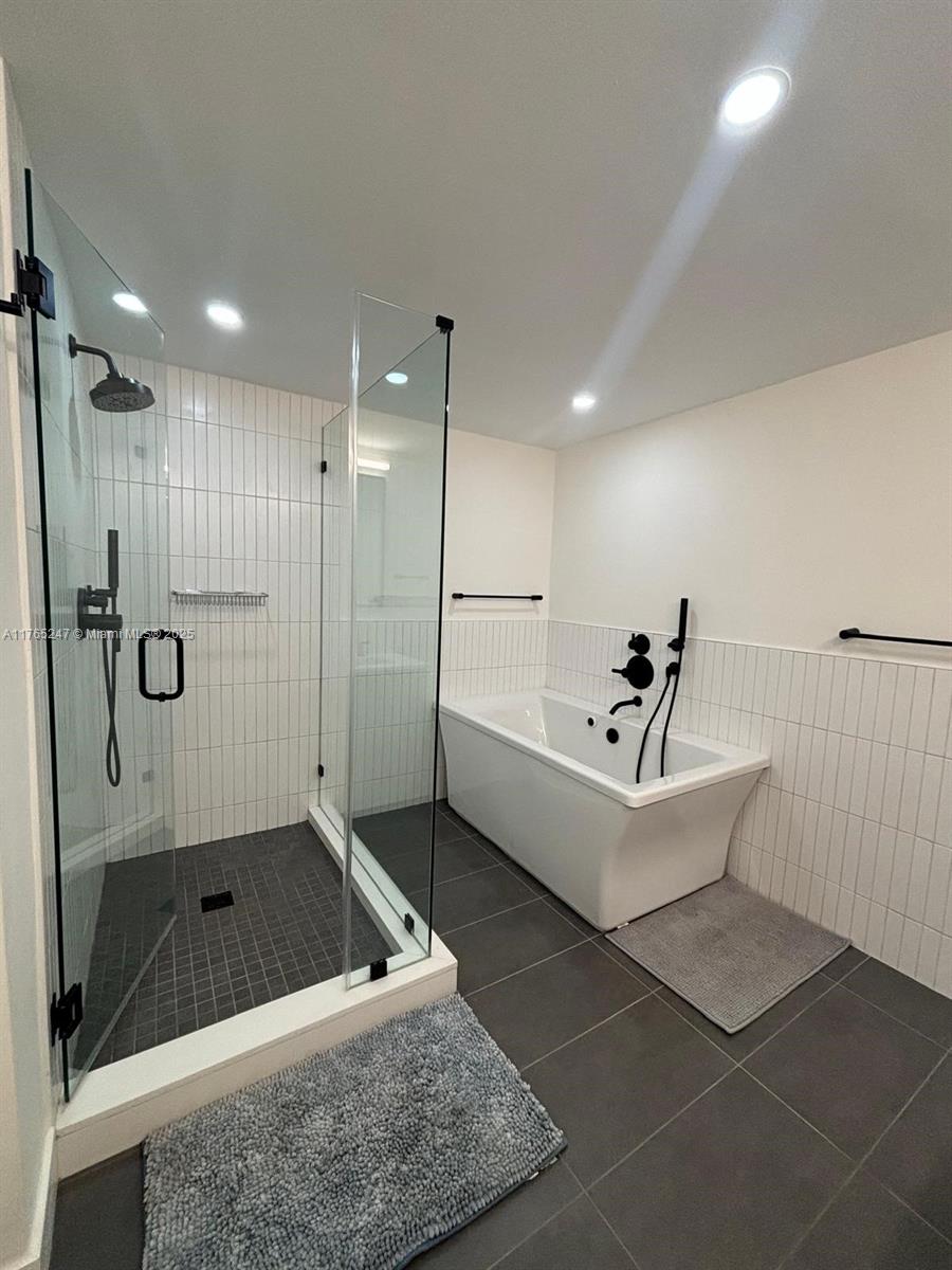 PUERTA DE PALMAS CONDO - Residential Lease