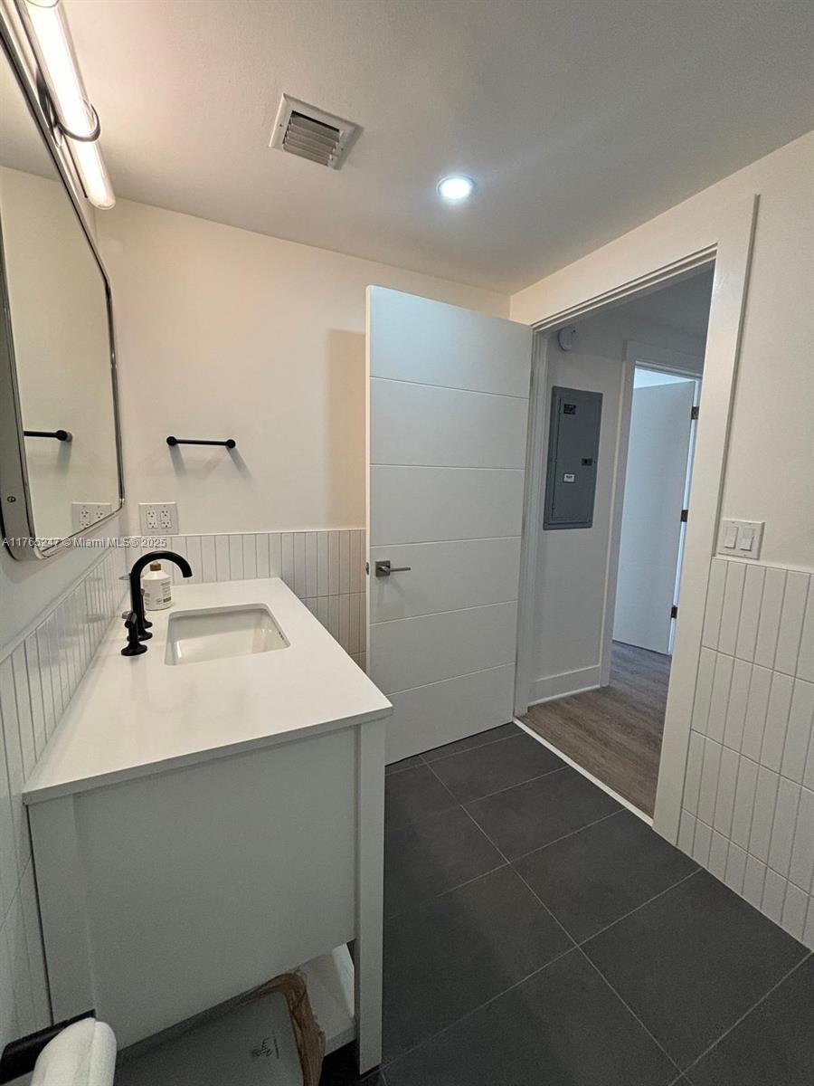 PUERTA DE PALMAS CONDO - Residential Lease