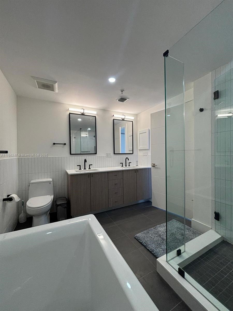 PUERTA DE PALMAS CONDO - Residential Lease