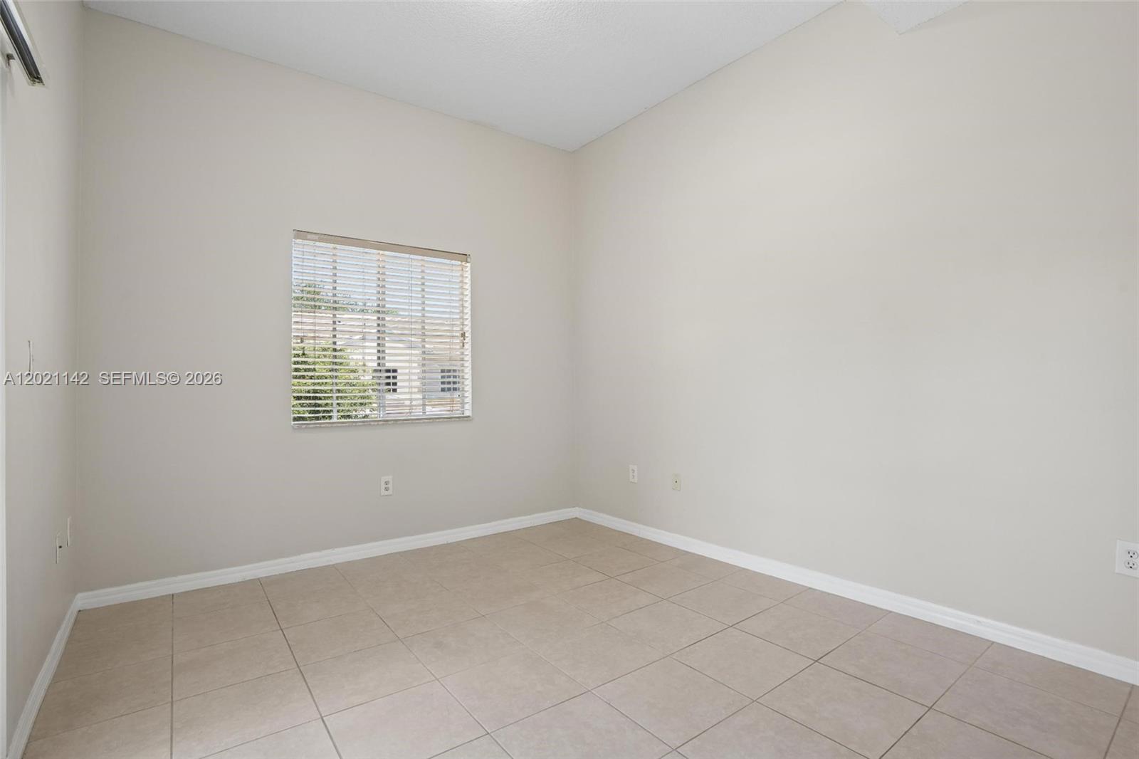 KENDALL VILLAGE TOWNVILLAS - Residential