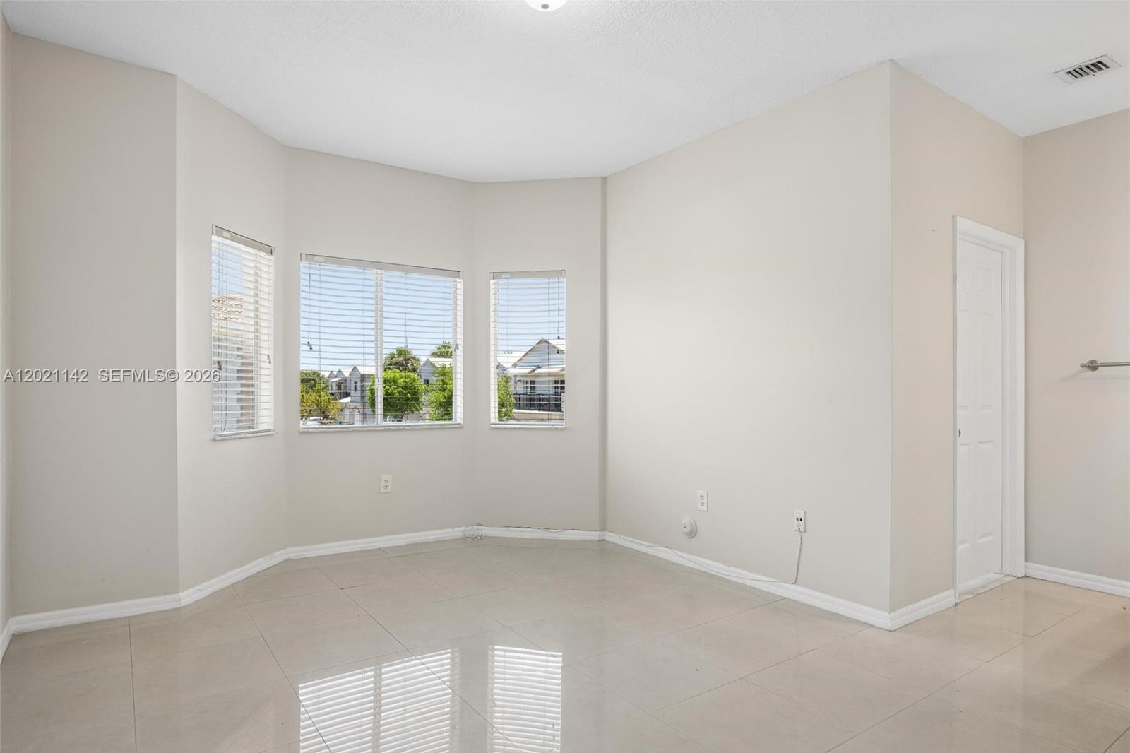 KENDALL VILLAGE TOWNVILLAS - Residential
