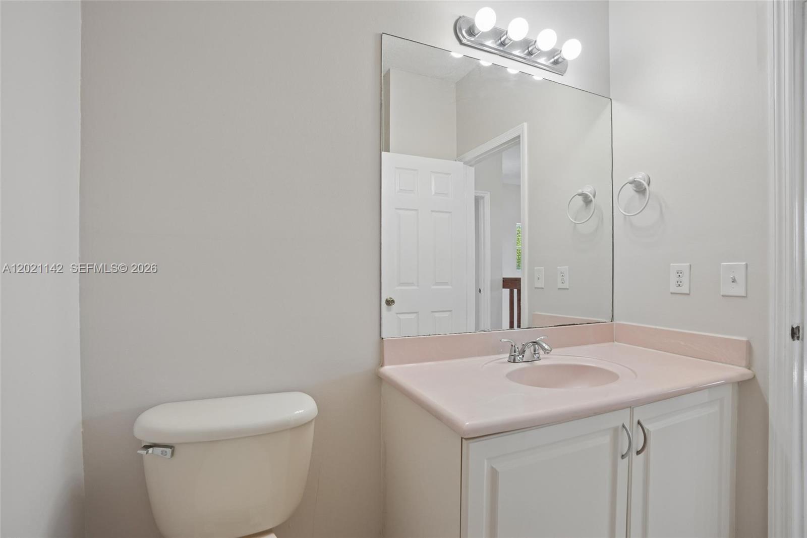 KENDALL VILLAGE TOWNVILLAS - Residential