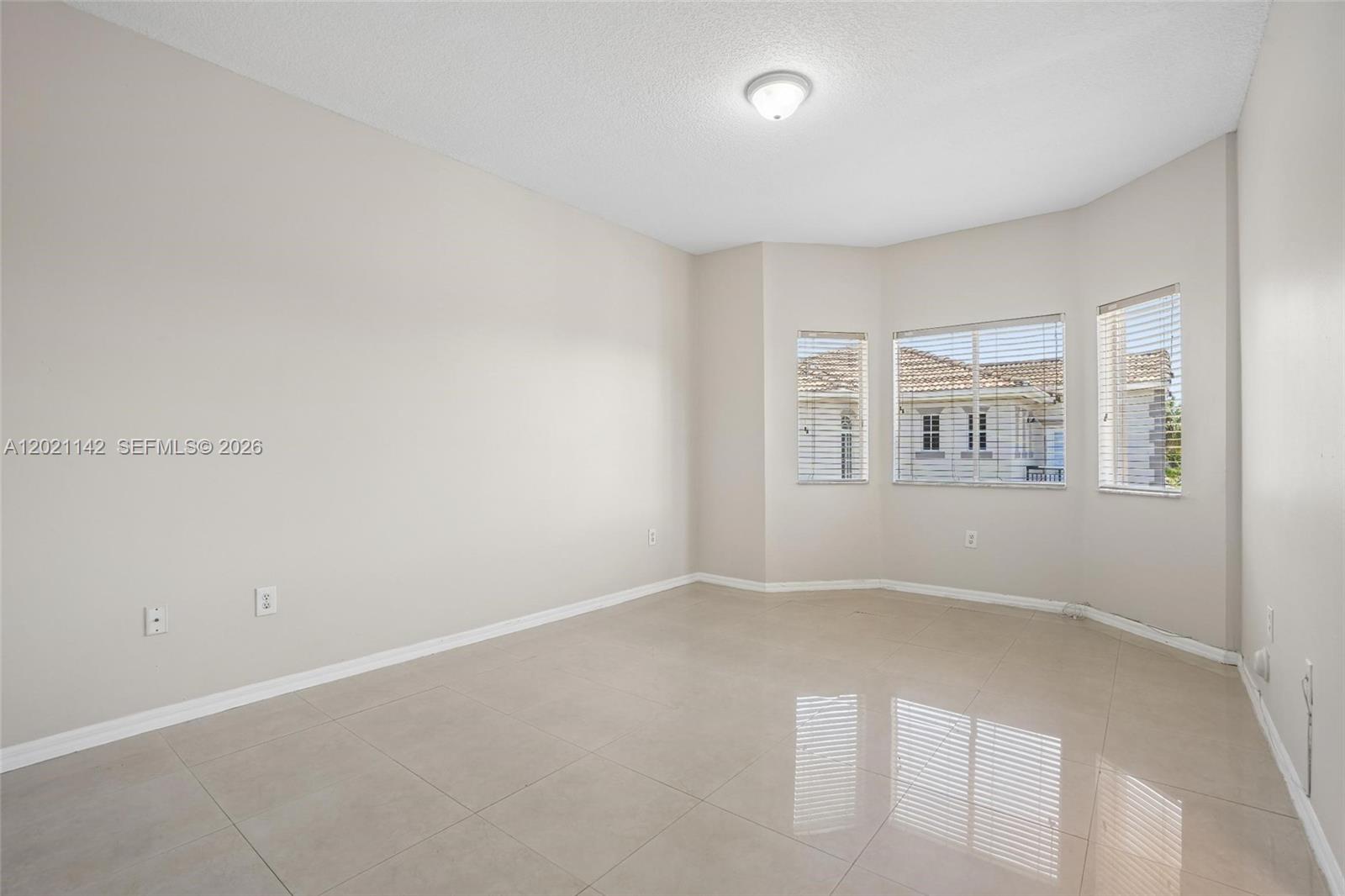 KENDALL VILLAGE TOWNVILLAS - Residential