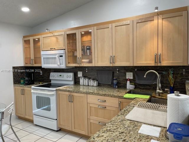 EL PRADO XV CONDO - Residential Lease
