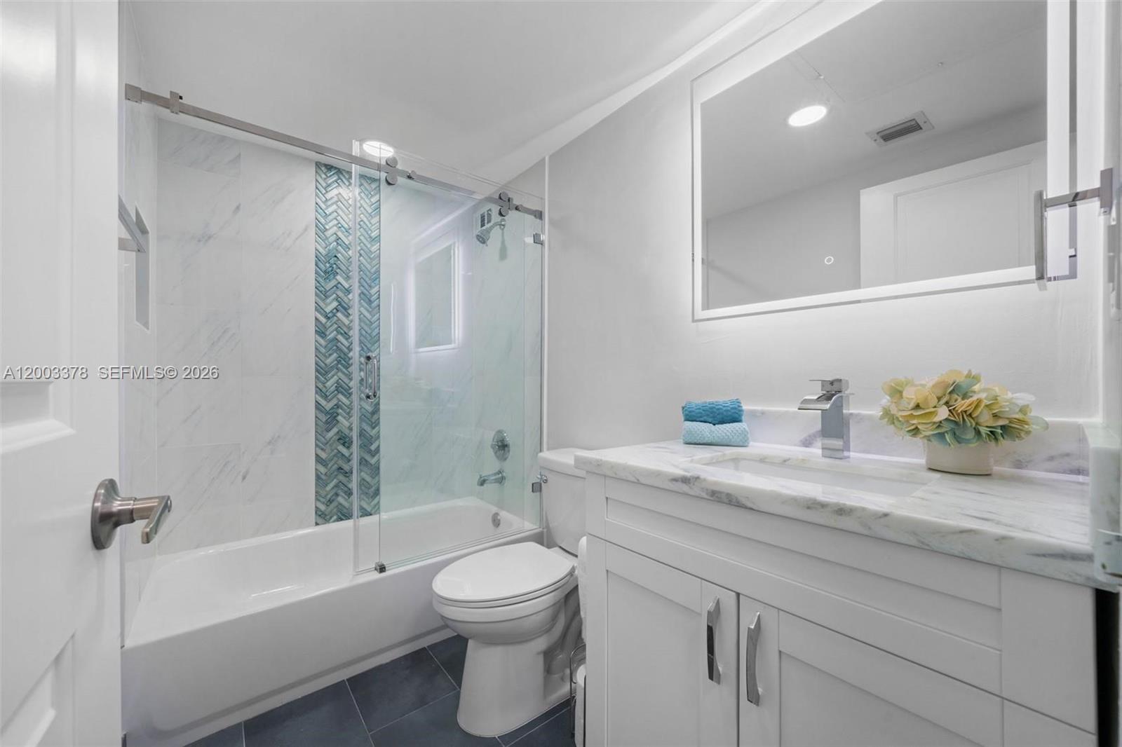 WAVE CONDO - Residential