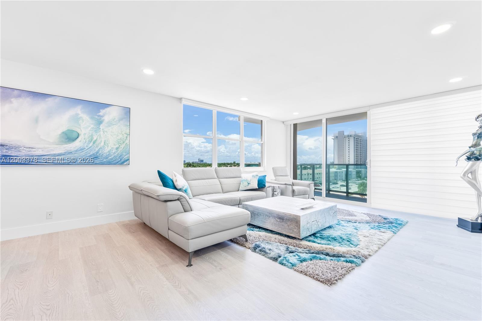 WAVE CONDO - Residential