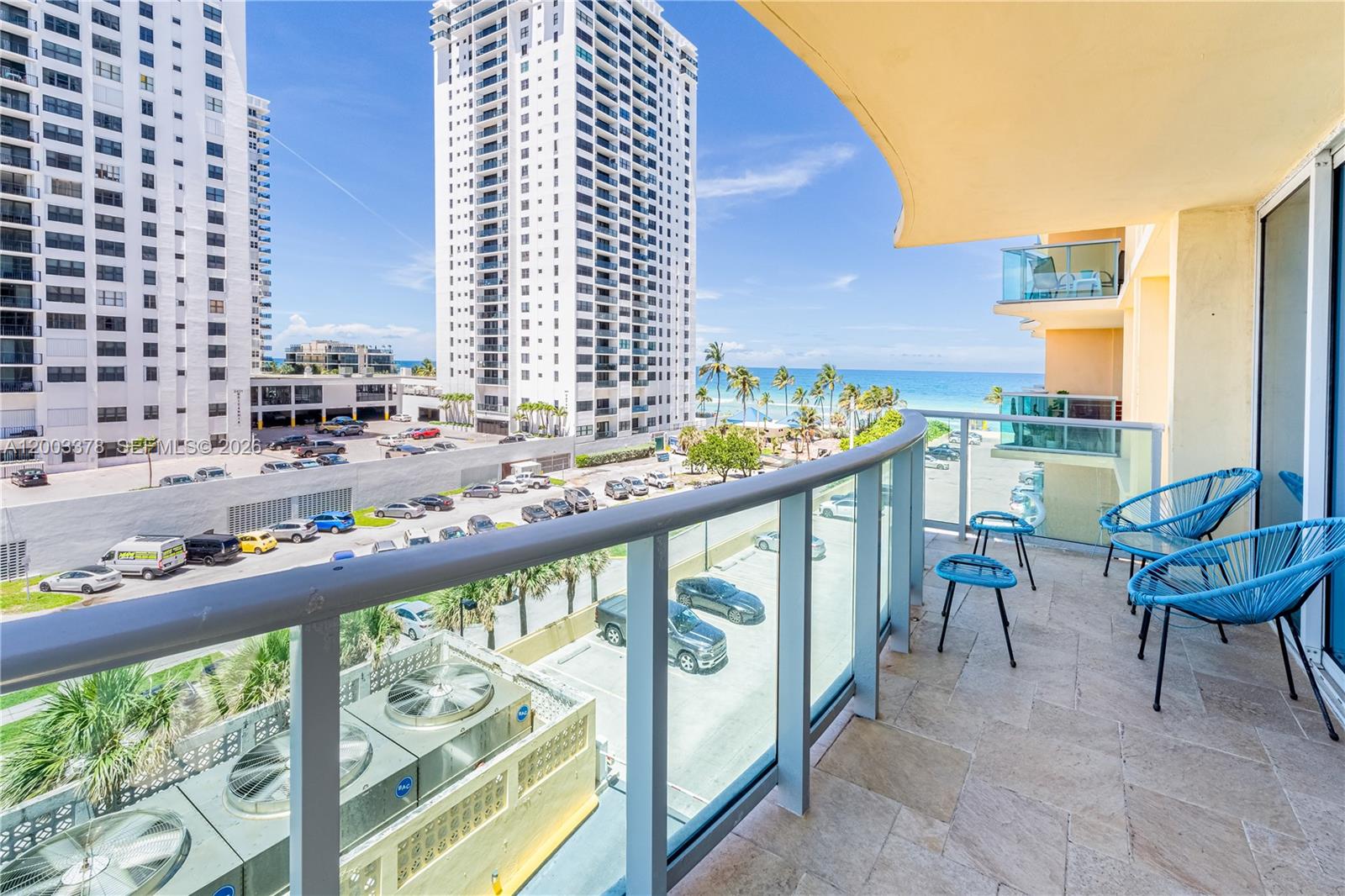 WAVE CONDO - Residential