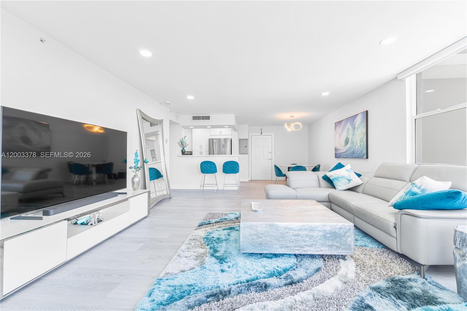 WAVE CONDO - Residential