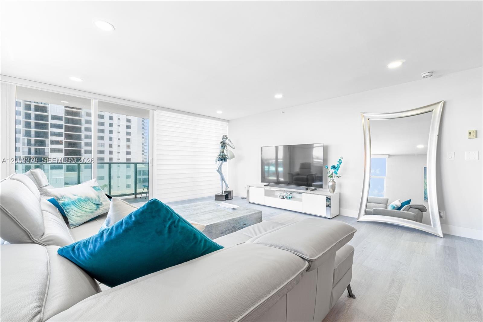 WAVE CONDO - Residential