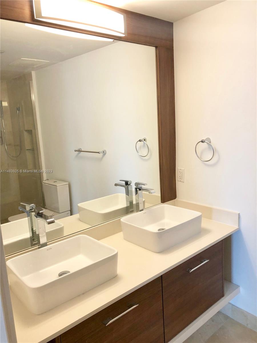 THE CRIMSON CONDOMINIUM - Residential Lease