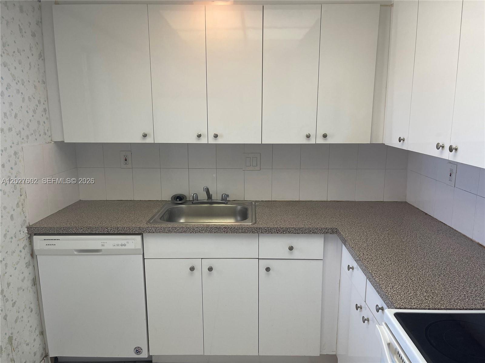 CRYSTAL COVE INC CONDO - Residential Lease